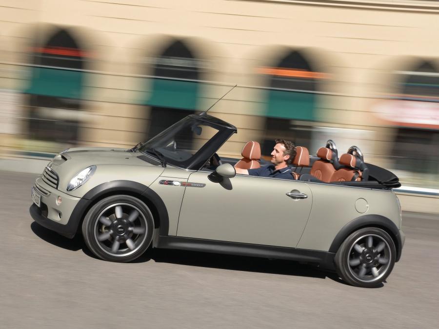 Mini Cooper S Cabrio Sidewalk 2006 года  (фото 16 из 19)